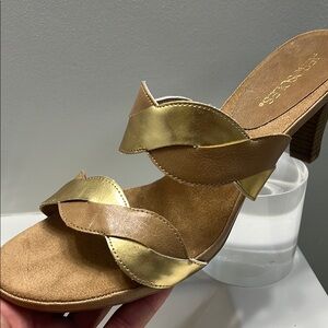 AEROSOLES Gold and Tan Heels with Metallic Accents